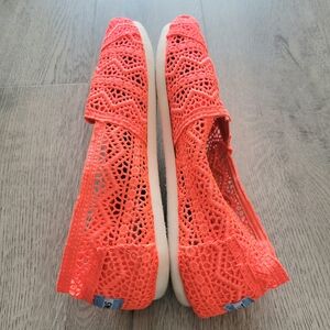 TOMS Crochet Lace  Bright Orange Slip-on Flats Women's Size 8.5W